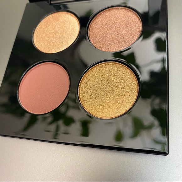 PAT McGRATH LABS Celestial Odyssey Luxe
Ouad “Bronze Borealis” eyeshadow - Picture 6 of 12